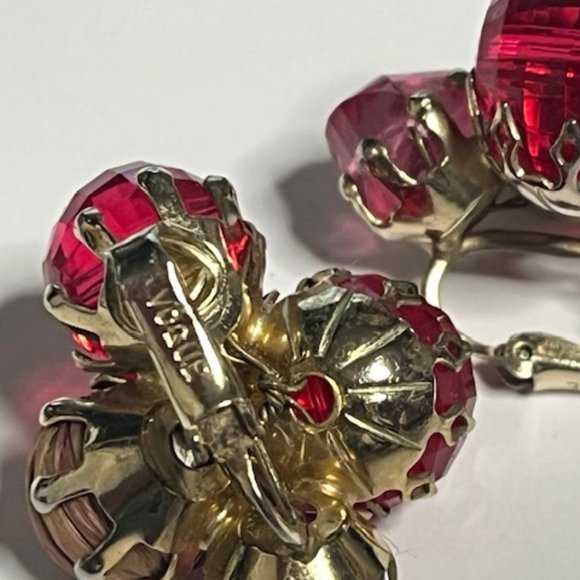 VTG Vogue Red Pink Lucite Beaded Gold Tone Clip On Earrings Signed - Picture 5 of 14